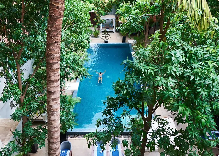 โรงแรมบลูไลม์